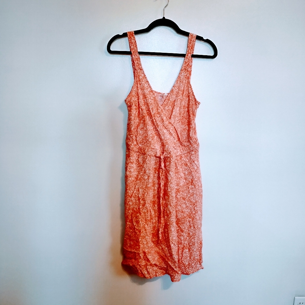 Treasure & Bond white and orange floral dress with pockets and crossed front siz